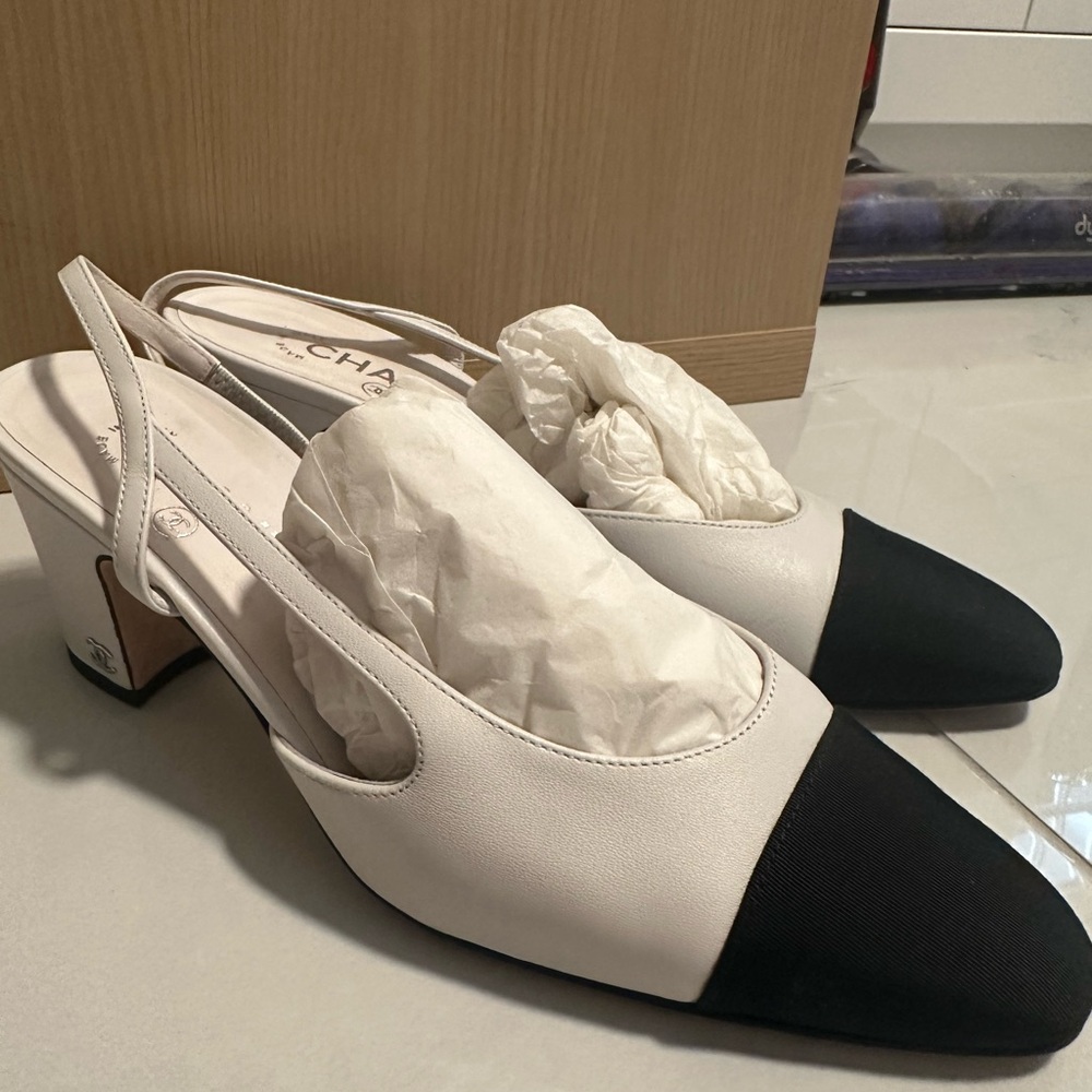 CHANEL CC Slingback Pumps